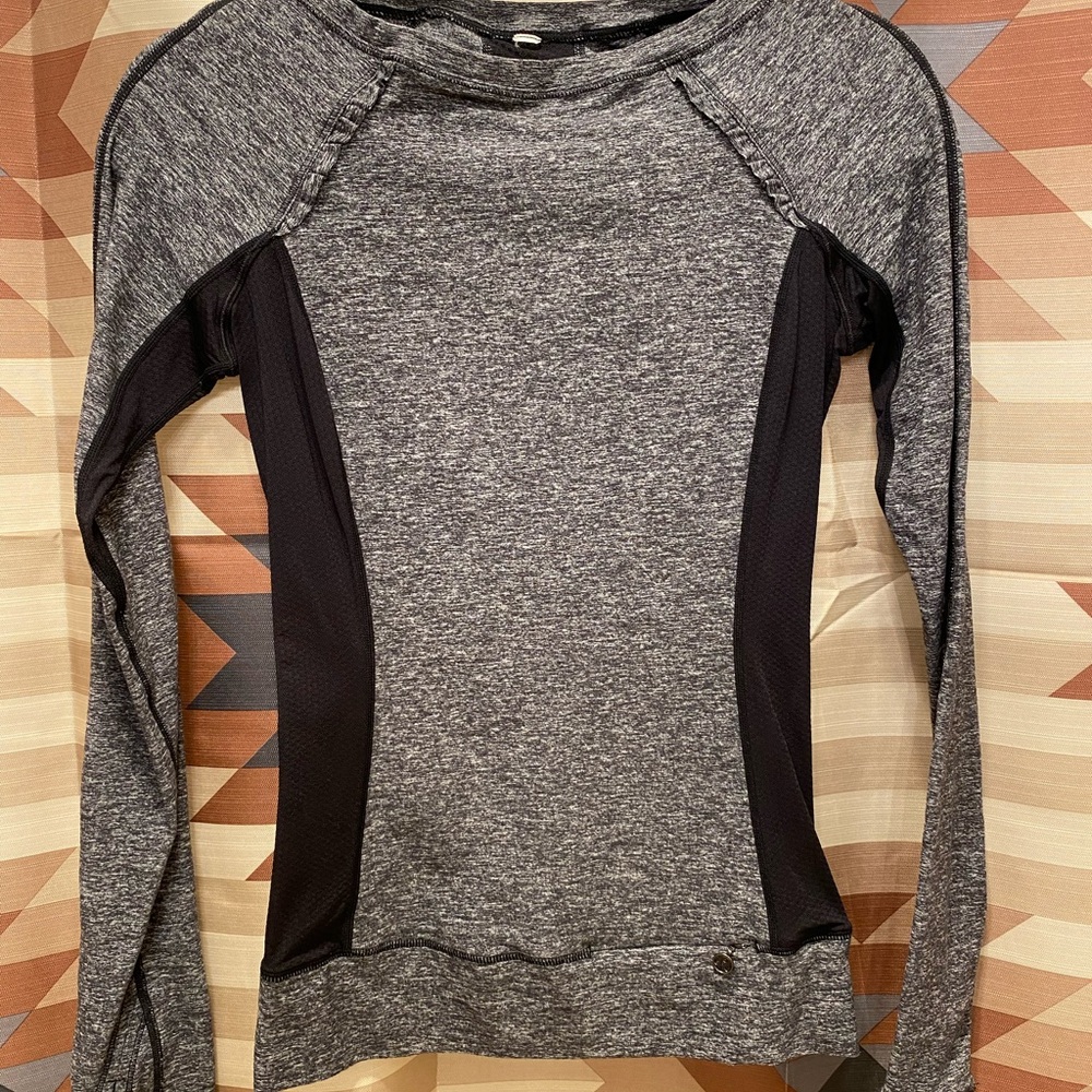 Lululemon Athletica Fitted Raglan Long Sleeve Tee Gray and Black